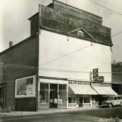 Jerry's Radio and TV shop Oregon City - 1954