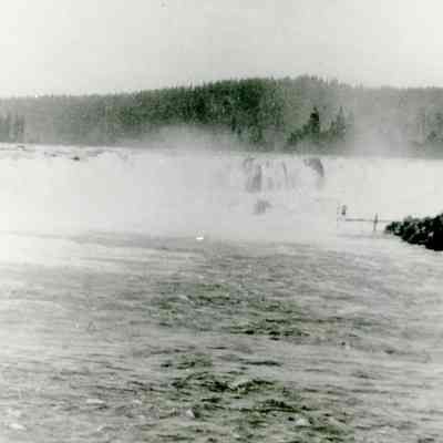 Willamette Falls 1885 - Native American Fishing Platform