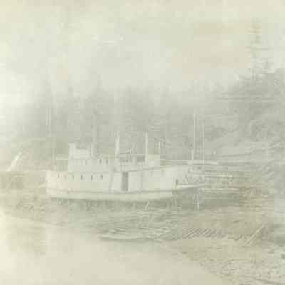 1890 Flood - Steamboat "Three Sisters" Washed up on Canemah Road