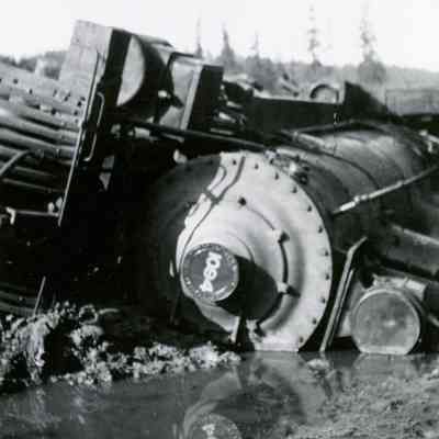 Construction of Oregon Railroad Bridge 1892-1893 - Train Crash of Engine 1094