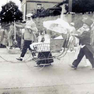 Beatie Family - Parade
