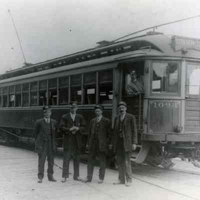 Canemah 1918 - Interurban Trolley Car #1094 and Crew