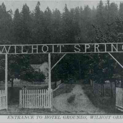 Entrance to Hotel Grounds, Wilhoit Springs, 1908
