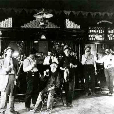 Milwaukie, Oregon 1916 - Interior of Ullrich Saloon