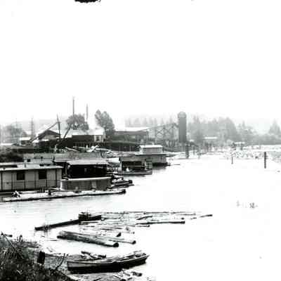 Milwaukie 1910 - River Front