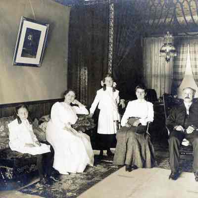 Burns Family Collection – Unknown Family Group