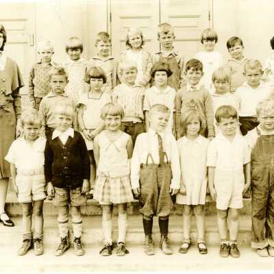 Oswego Grade School First Grade 1930-1931 (Lakewood Grade School)