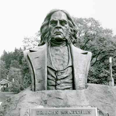 Oregon City - McLoughlin Statue on McLoughlin Blvd. at Willamette Falls Viewpoint