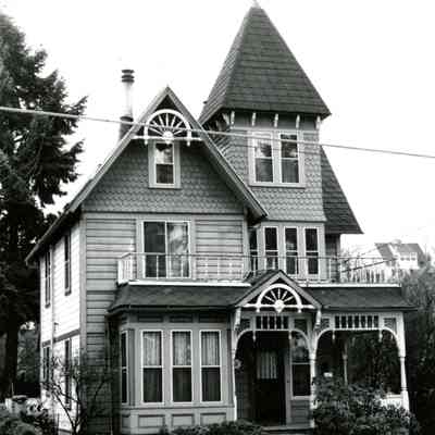 Howell, Edward McLinn House at 712 12th Street