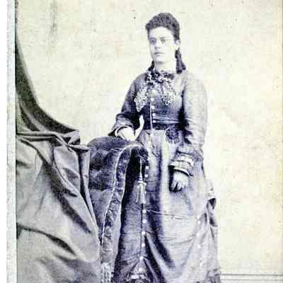 Waring, Laura