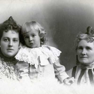Dr. Norris Family, Daughter, grandson and wife.