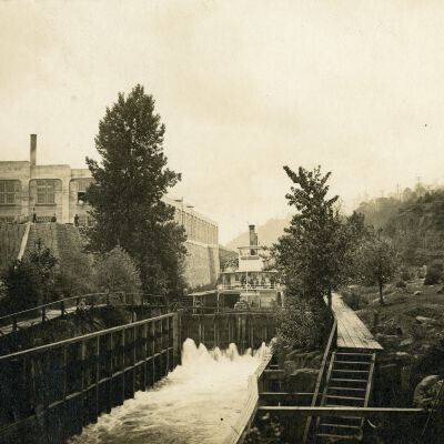 Willamette Falls Locks - 1908 - with Steamboat "Oregona"