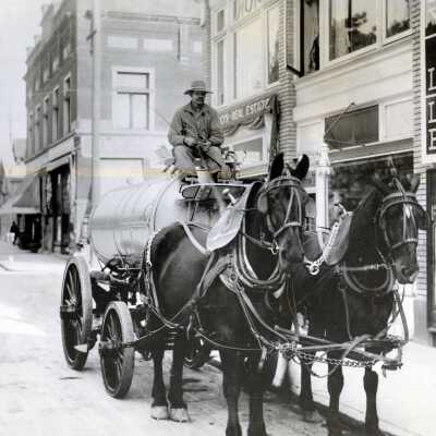 Oregon City Sprinkler Wagon 1917 - Eighth and Main - C.W. Heskett and Team