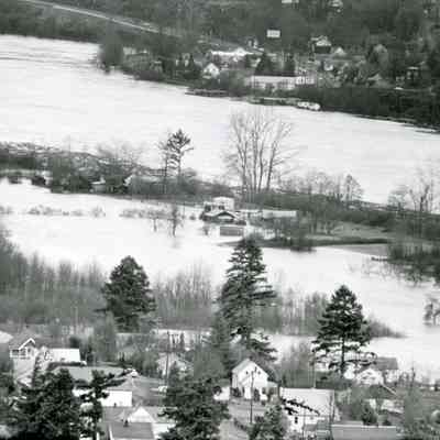 1964 Flood - Willamette Neighborhood in Foreground and Canemah across the River