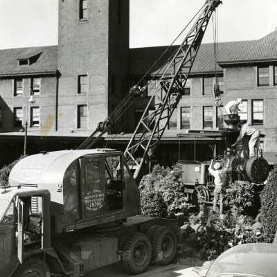 Moving "Oregon Pony" to Vancouver Cenaqua Parade 1950