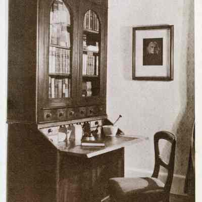 Oregon City - McLoughlin House Interior - Library Case