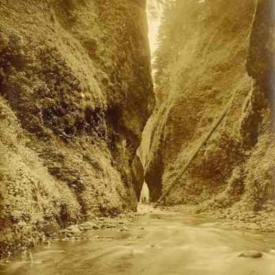 2 Unidentified People in a Gorge.: Copyright: Clackamas County Historical Society; Origformat: Print-Photographic
