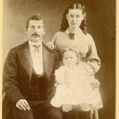 Palmateer, Dan and Anna (Davis) and child
