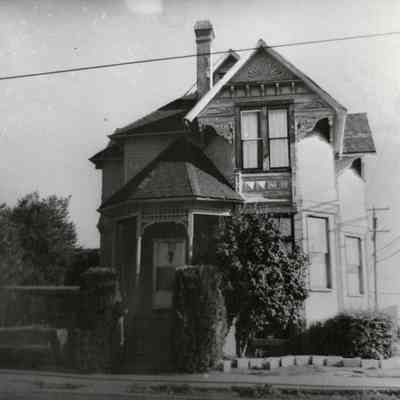 Martin J. and Agnes McDonough House at 419 5th Streets, Oregon City (Still Standing - 2022)