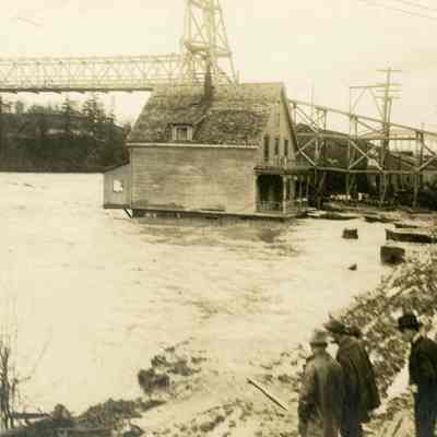 1922 Flood - Pedestrian Suspension Bridge and Arch Bridge in Background - Oregon City