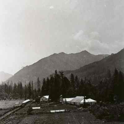 Welches, Oregon - Hotel and Store 1911 - Mt. Hood