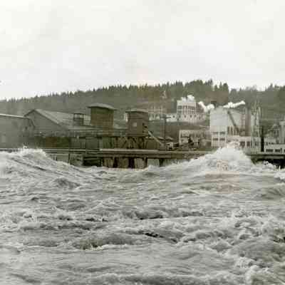 1943 Flood - West Linn Mills from Oregon City