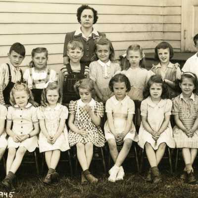 Mt. Pleasant School Students 1945 - Primary
