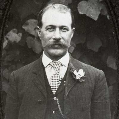 Early Oregon City Whiteman's Mail Carrier