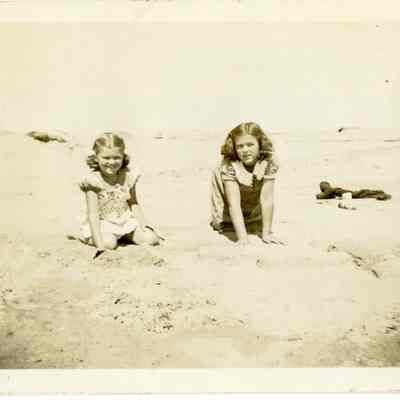 Hoss, Laura May and friend on the beach