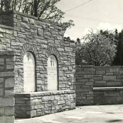 Oregon City - Dr. John McLoughlin and Wife Graves, Oregon City