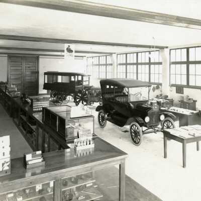 1920's Cars - Pacific Highway Garage