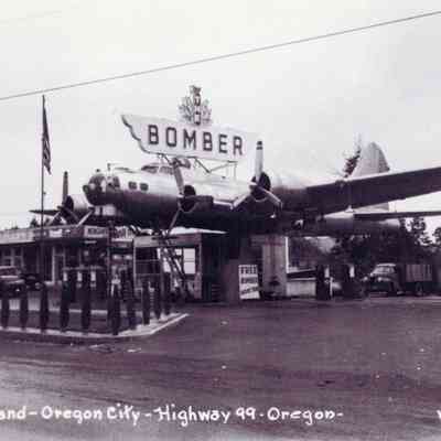 Bomber Service Station - Milwaukie, Oregon