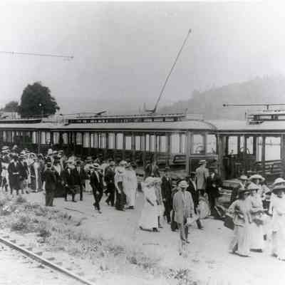 Canemah Park 1915 - Trolley Stop to Stairs