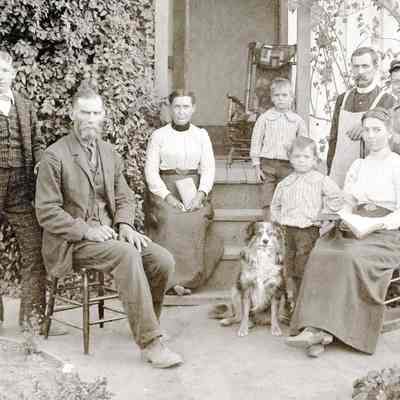 Welch, Edna Hillie and Family 1902