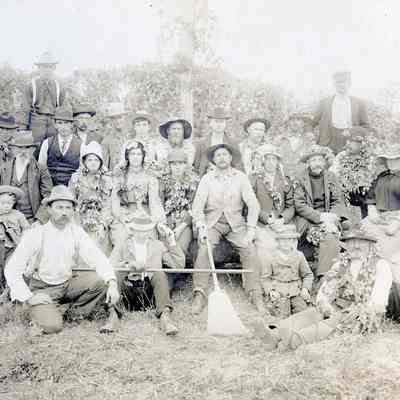 Hop Harvest Crew 1900