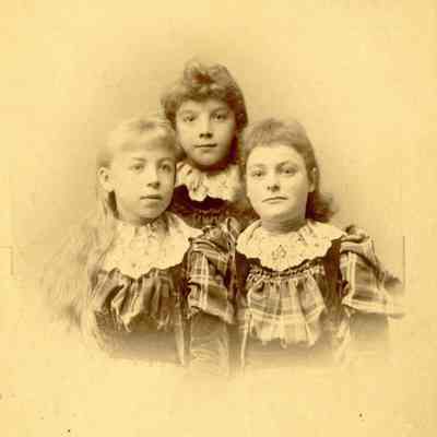 Beatie Family - Three Young Girls Portrait