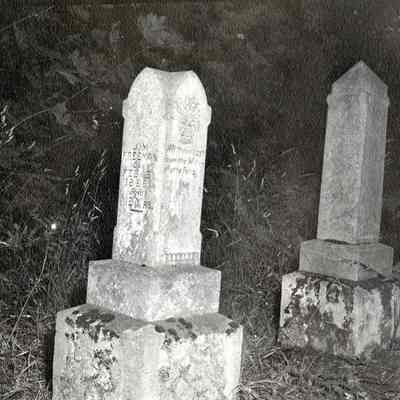 Canemah Cemetery Graves