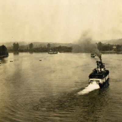 Steamboats - 1896 - Nearest boat is the "Oregona" - Taken from Oregon City Bridge