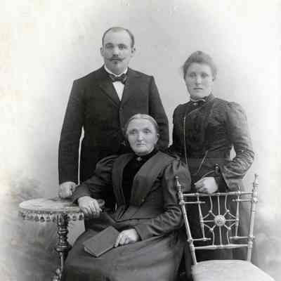 Caroline and Ferdinand Hopp with either Mother or Grandmother