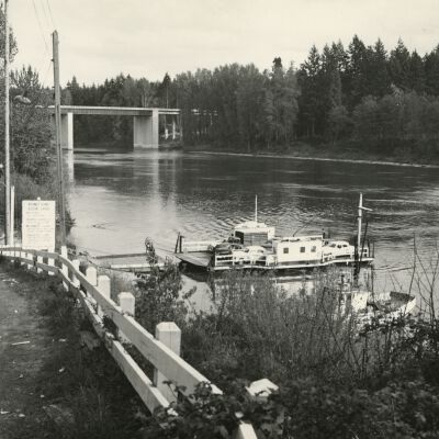 Boones Ferry on Willamette Near Wilsonville