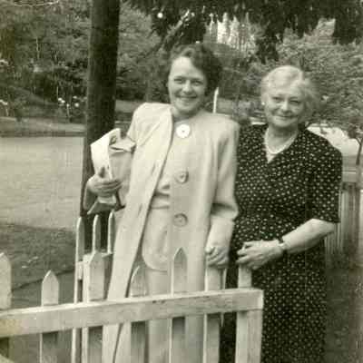 Beatie Family - Margaret and Della Beatie