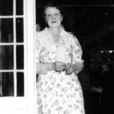 Vera Caufield at McLoughlin House.