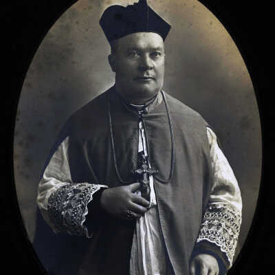 Monseigneur Hillebrand.