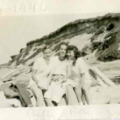 Hoss, Laura May and Roy(?) and Pettys, Betty June