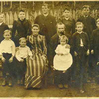 Davis, William Way, Sarah (Green), and their Children