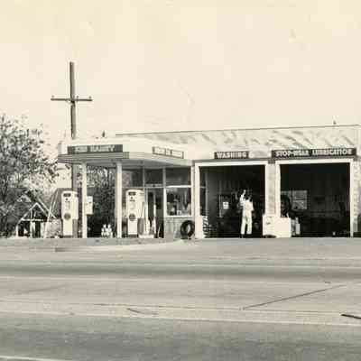Gladstone Oregon - Ken Ramey Gas Station