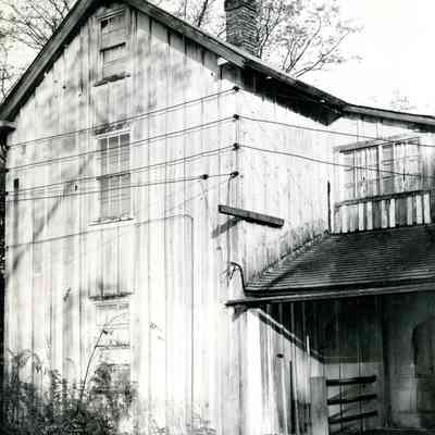 Old Warner House (also known as the McCarver House or Locust Farm)