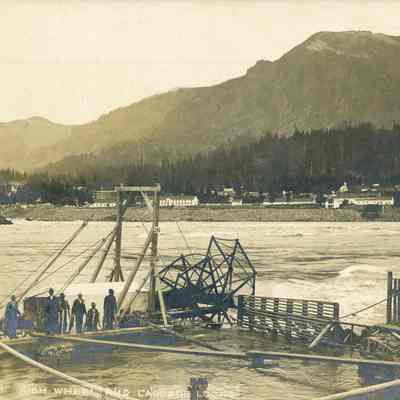 Columbia River at Cascade Locks 1899 - Fish Wheel