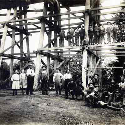 Building Crew for Bridge over Willamette at Wilsonville, Oregon 1907