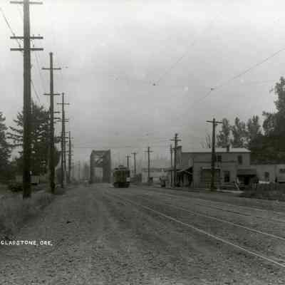 Gladstone 1910 - Portland Avenue, looking South from Clarington Street
